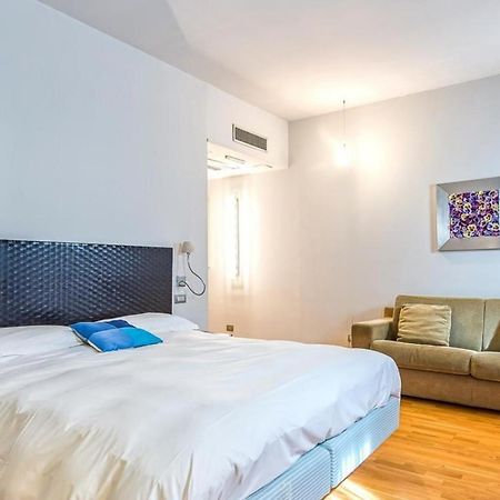 Mh Design Hotel Napoli Bagian luar foto