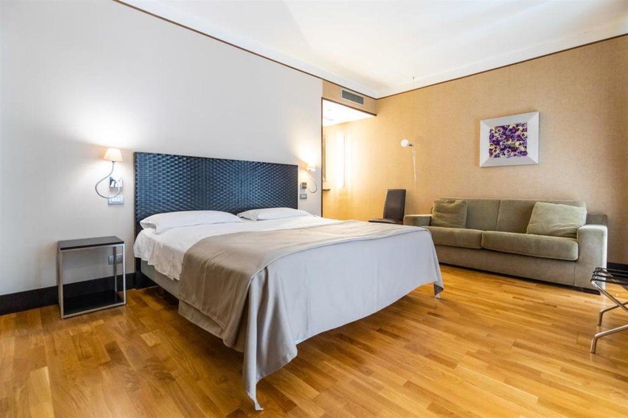 Mh Design Hotel Napoli Bagian luar foto