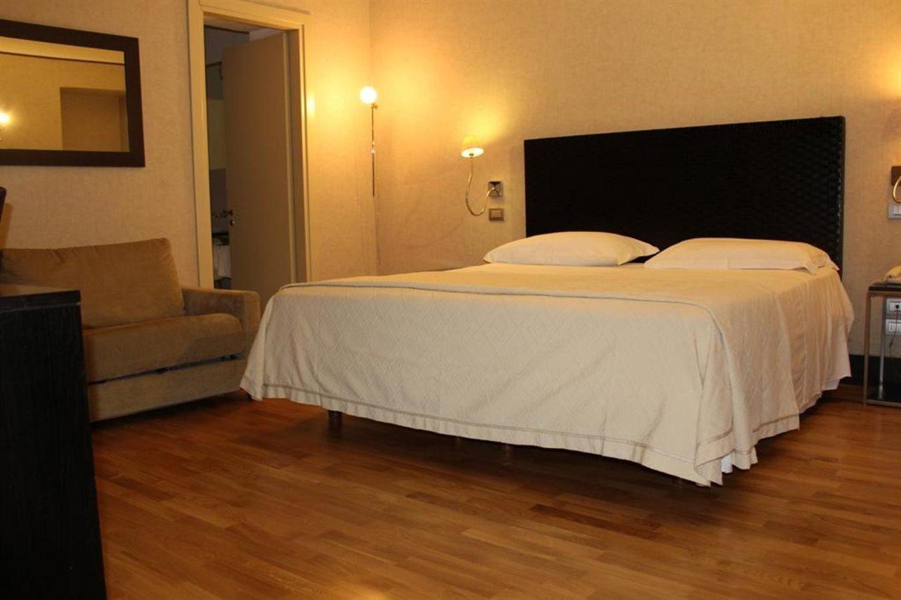 Mh Design Hotel Napoli Bagian luar foto