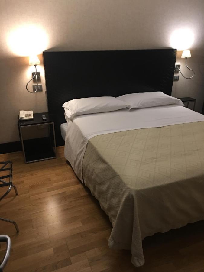 Mh Design Hotel Napoli Bagian luar foto