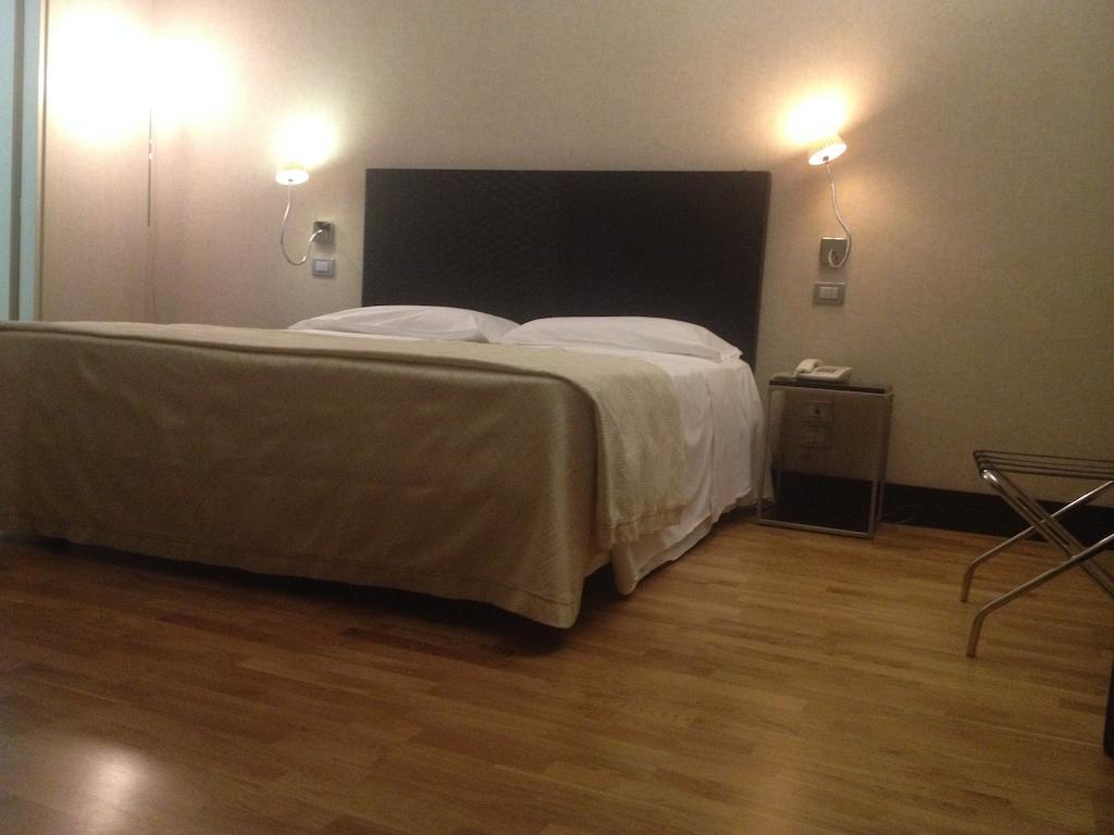 Mh Design Hotel Napoli Bagian luar foto