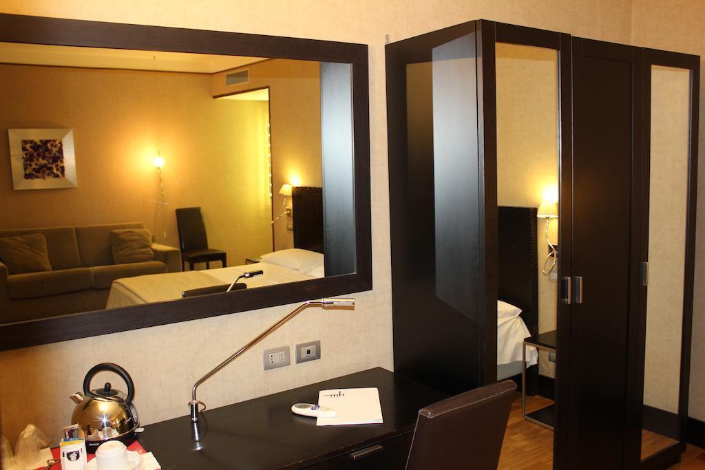 Mh Design Hotel Napoli Bagian luar foto