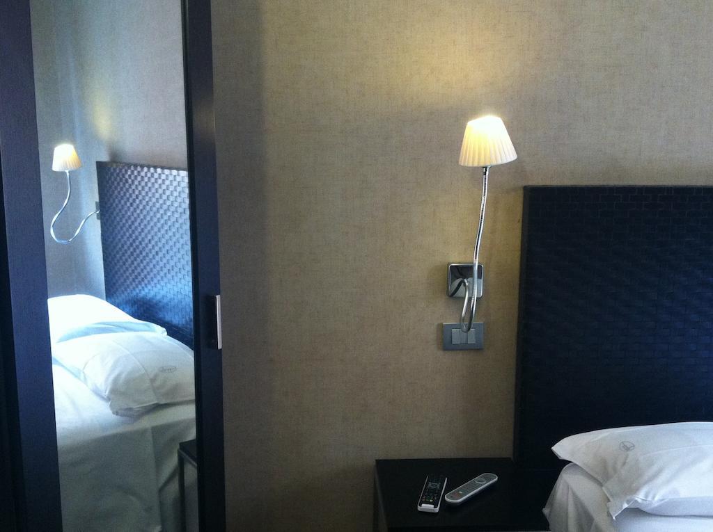 Mh Design Hotel Napoli Bagian luar foto