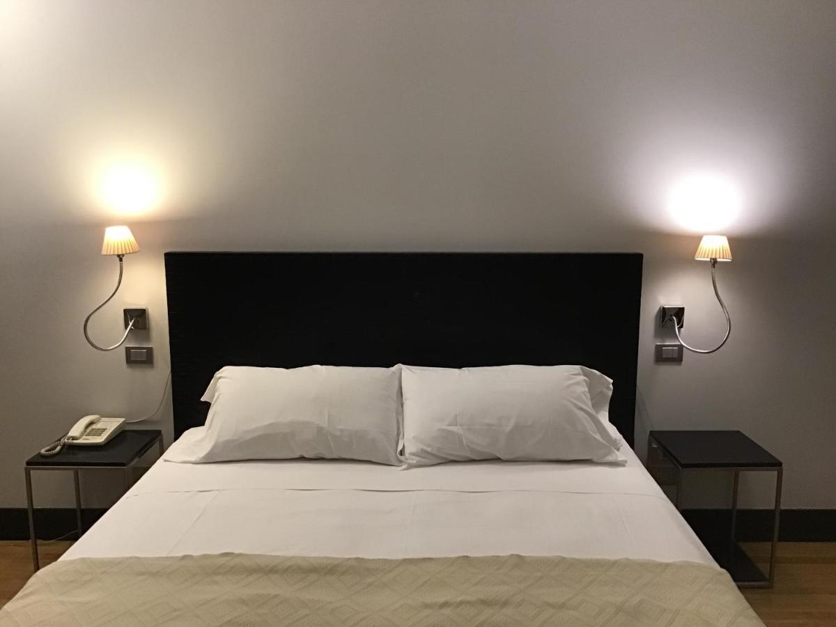 Mh Design Hotel Napoli Bagian luar foto