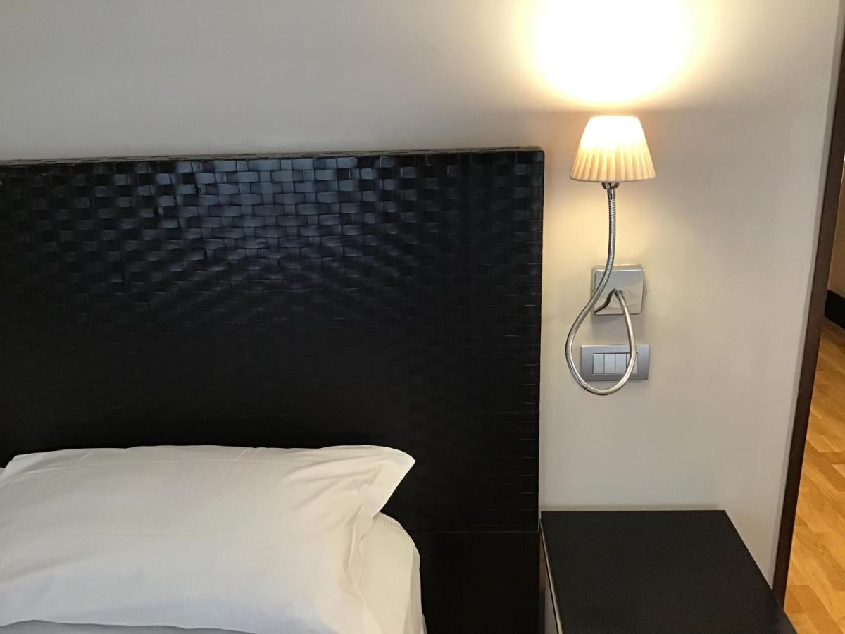 Mh Design Hotel Napoli Bagian luar foto