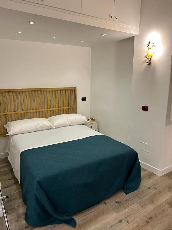 Mh Design Hotel Napoli Bagian luar foto