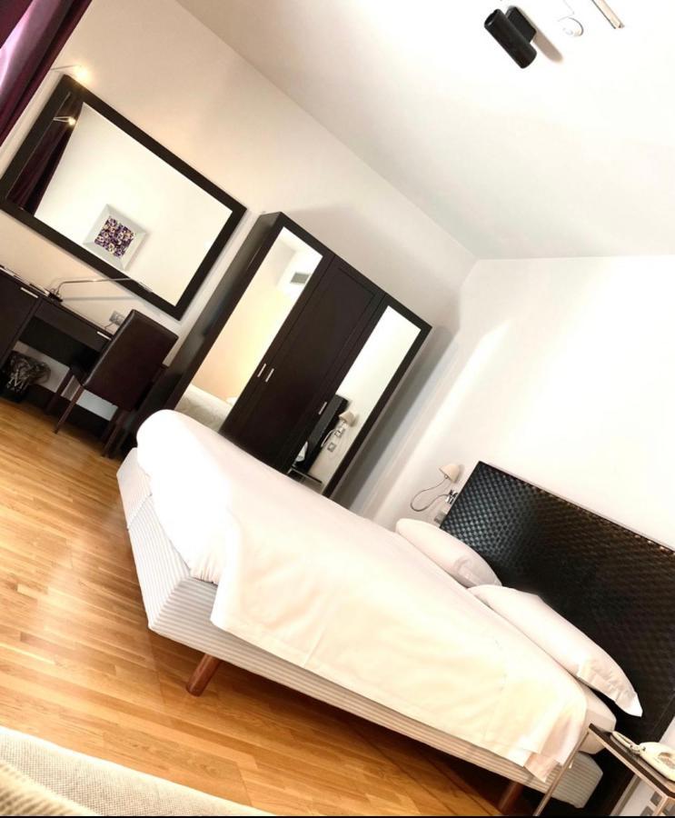 Mh Design Hotel Napoli Bagian luar foto