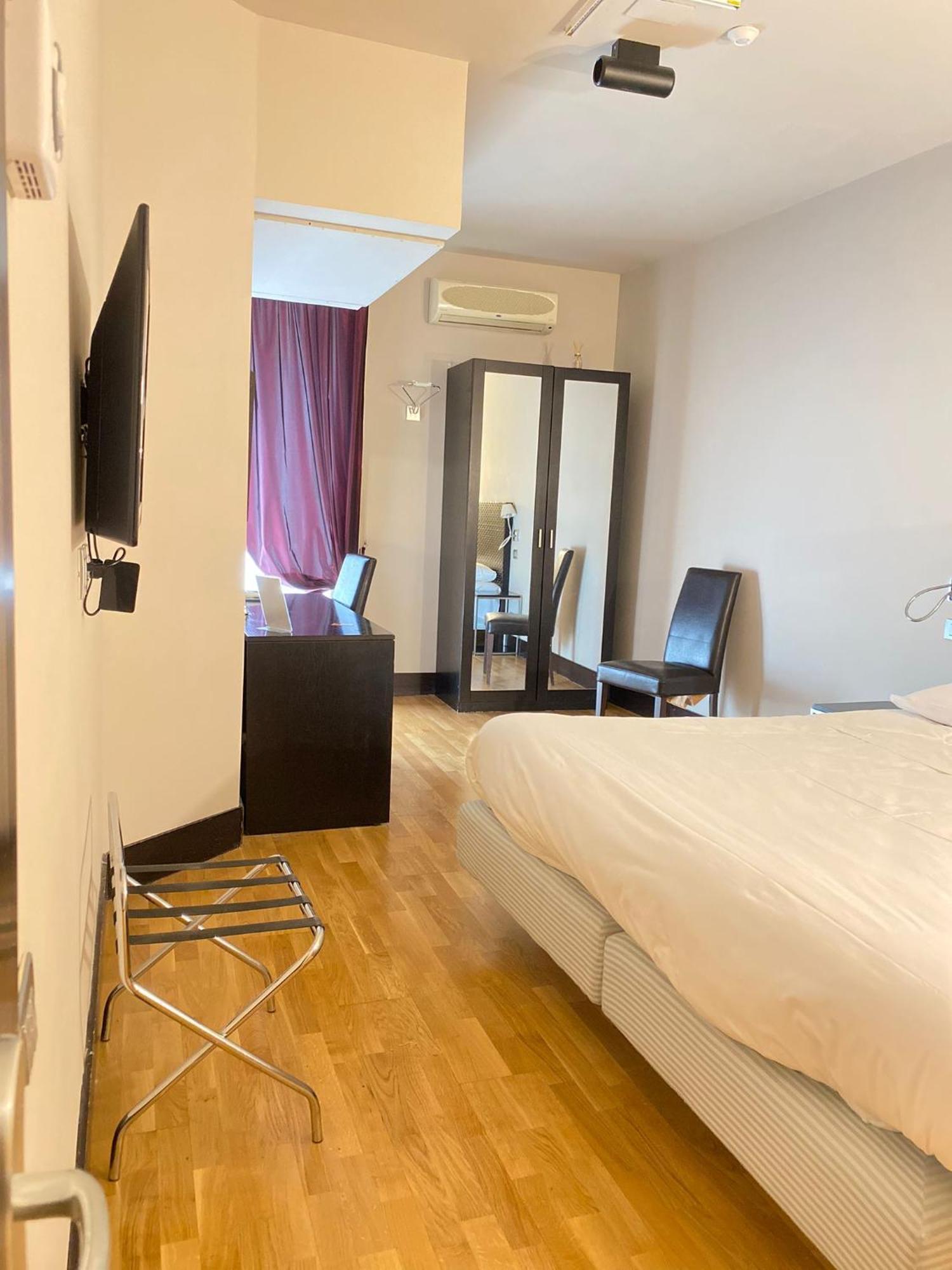 Mh Design Hotel Napoli Bagian luar foto