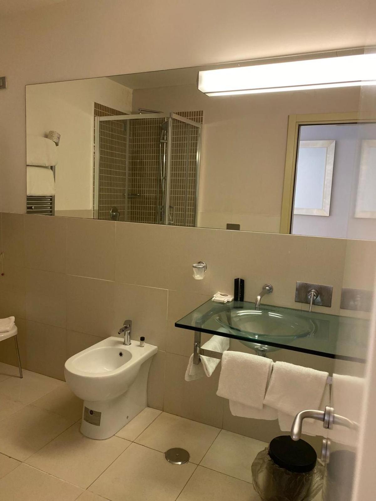 Mh Design Hotel Napoli Bagian luar foto