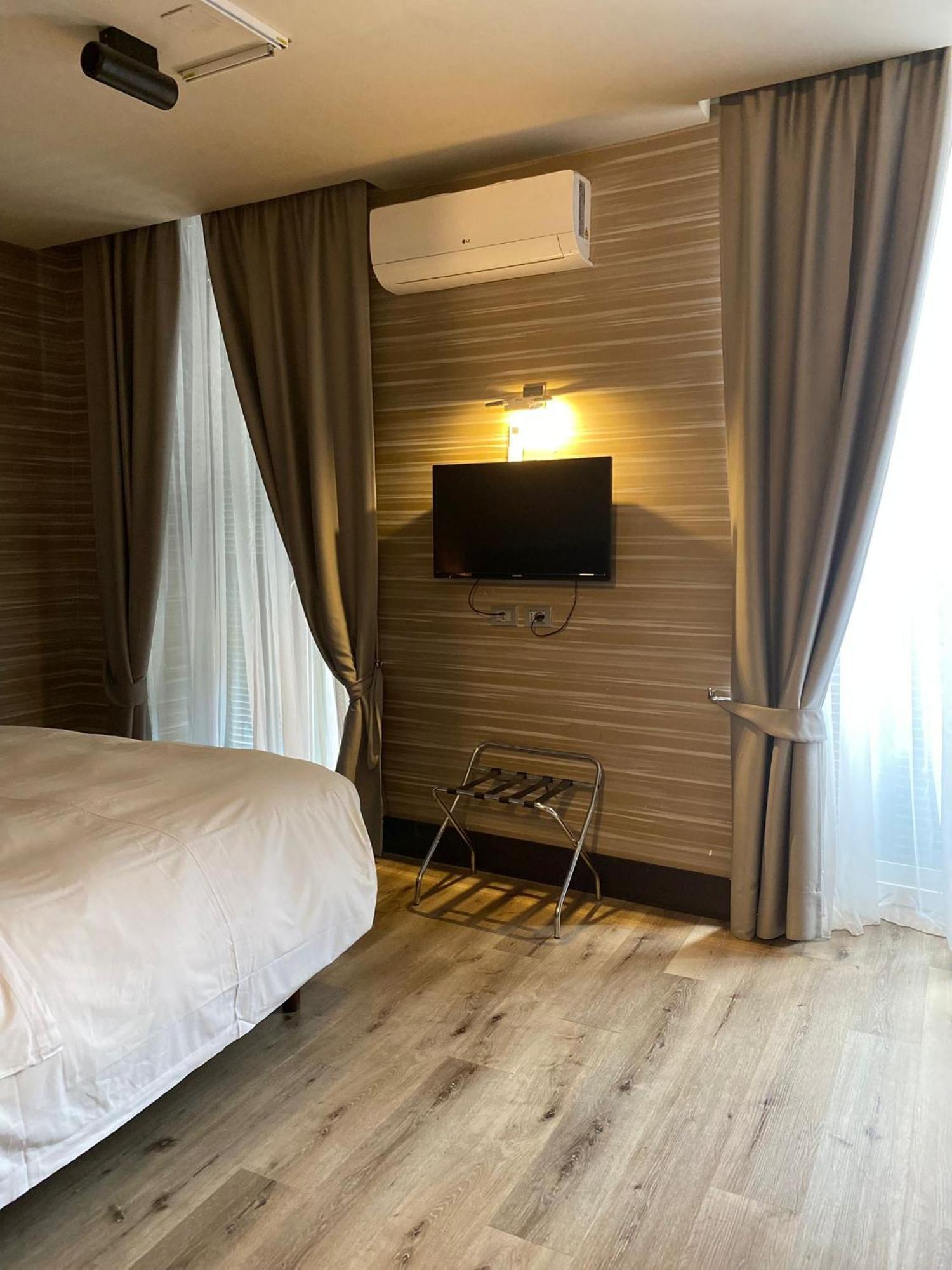 Mh Design Hotel Napoli Bagian luar foto