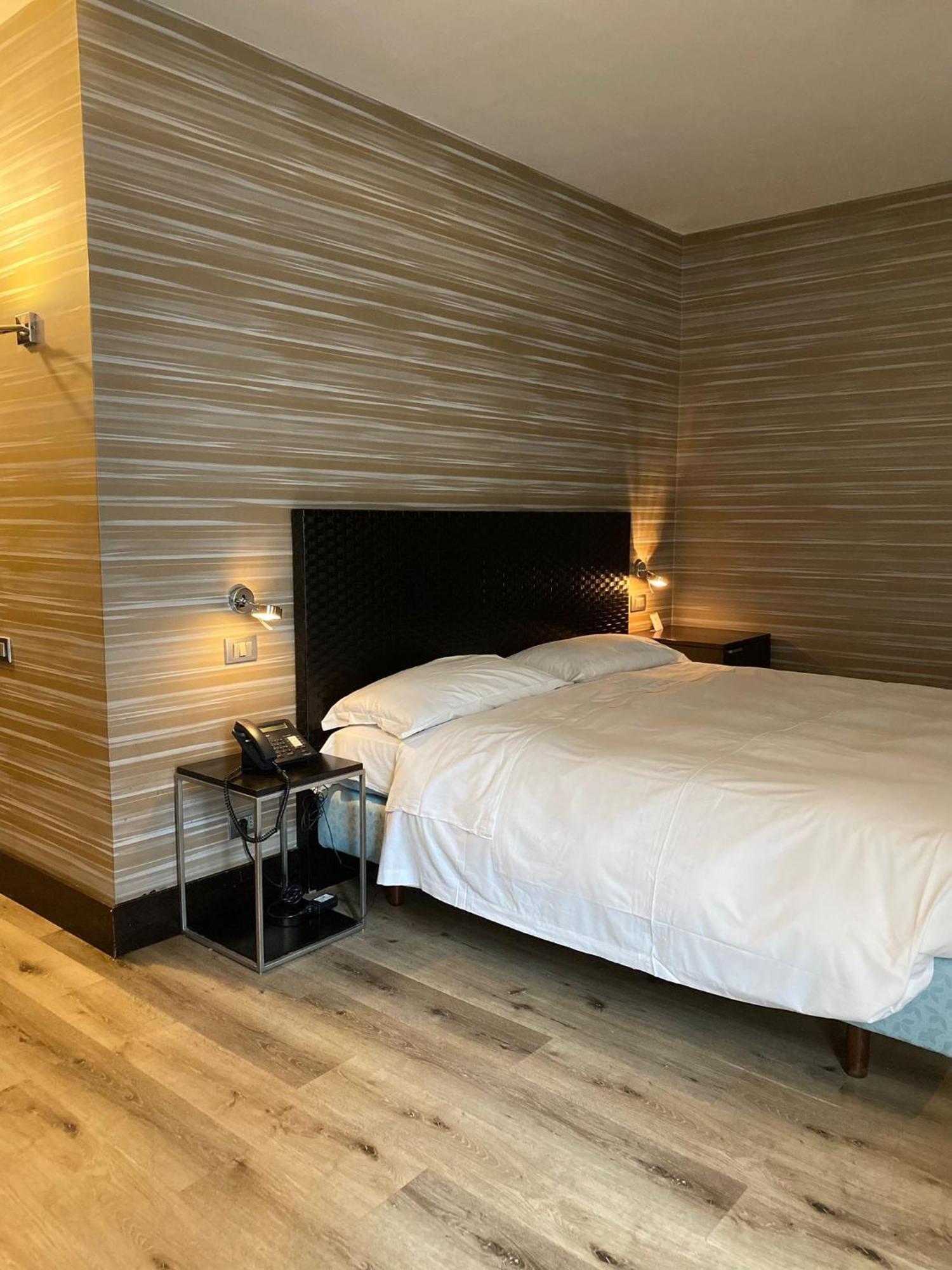 Mh Design Hotel Napoli Bagian luar foto